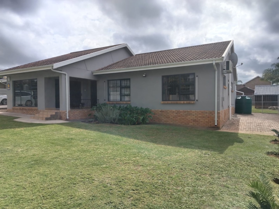 4 Bedroom Property for Sale in Vanes Estate Eastern Cape
